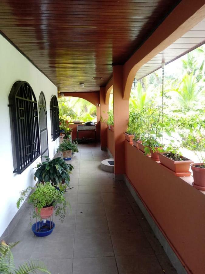 Hotel Casa Champion Quepos Exterior foto