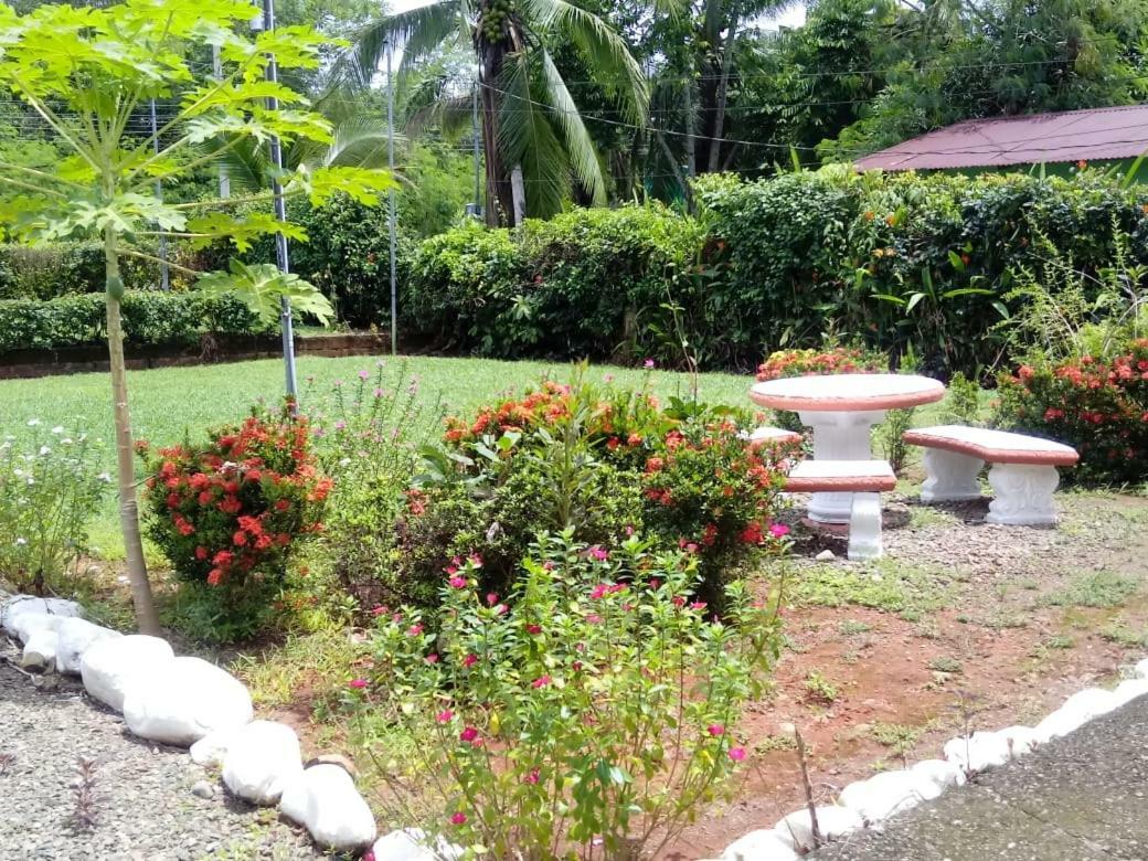 Hotel Casa Champion Quepos Exterior foto